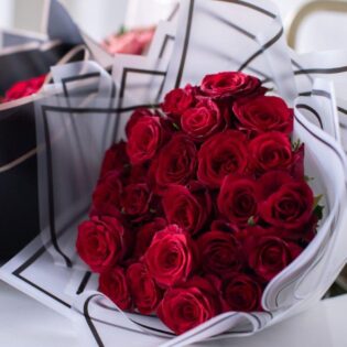 Bunch of 12 Red Roses